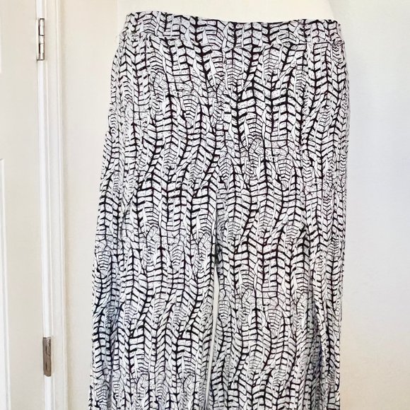 Raya Sun Resort Beachwear Vine Print Wide Leg Open Leg Wrap Cropped Rayon Pant - Picture 3 of 11